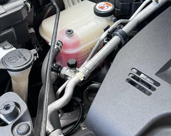 Серый Тойота C-HR, объемом двигателя 1.99 л и пробегом 136 тыс. км за 19300 $, фото 113 на Automoto.ua