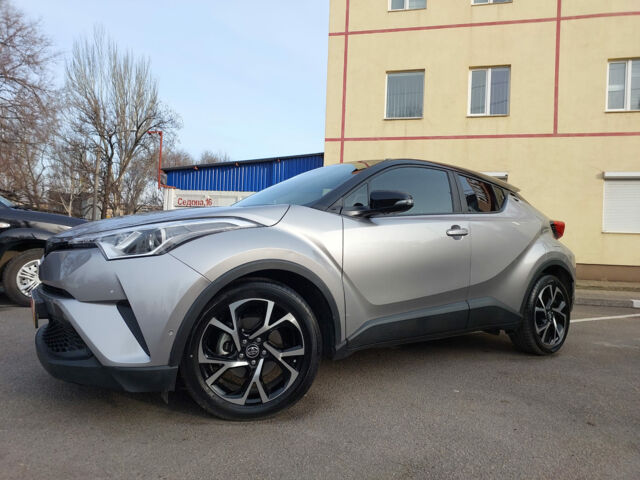 Серый Тойота C-HR, объемом двигателя 2 л и пробегом 40 тыс. км за 19890 $, фото 2 на Automoto.ua