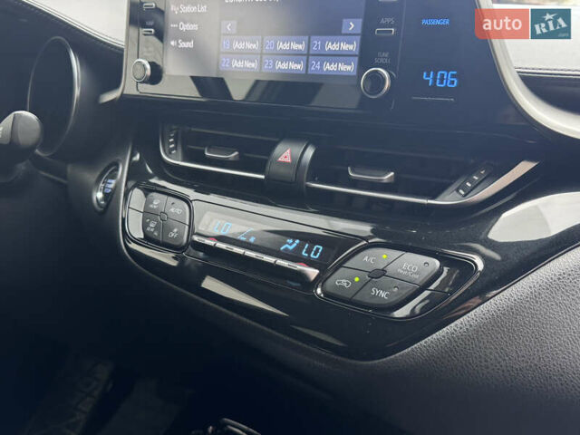 Серый Тойота C-HR, объемом двигателя 1.99 л и пробегом 136 тыс. км за 19300 $, фото 74 на Automoto.ua