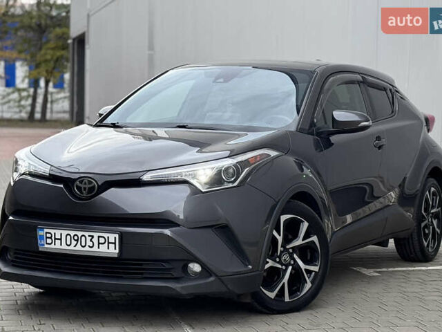 Серый Тойота C-HR, объемом двигателя 1.99 л и пробегом 136 тыс. км за 19300 $, фото 2 на Automoto.ua