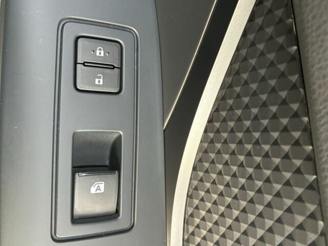 Серый Тойота C-HR, объемом двигателя 2 л и пробегом 58 тыс. км за 18000 $, фото 11 на Automoto.ua