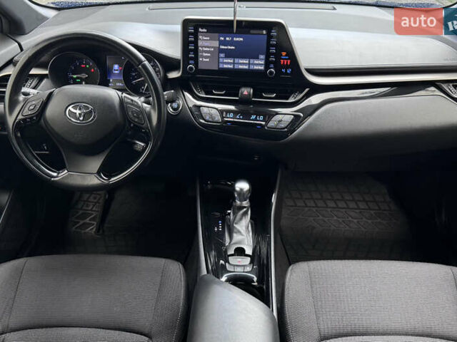 Серый Тойота C-HR, объемом двигателя 1.99 л и пробегом 136 тыс. км за 19300 $, фото 88 на Automoto.ua