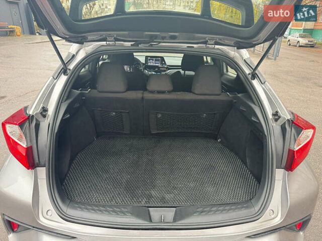 Серый Тойота C-HR, объемом двигателя 1.99 л и пробегом 80 тыс. км за 20500 $, фото 8 на Automoto.ua