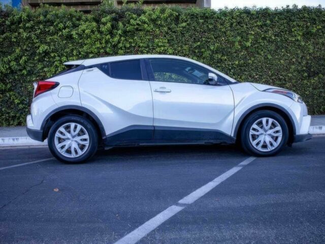 Сірий Тойота C-HR, об'ємом двигуна 2 л та пробігом 50 тис. км за 7400 $, фото 3 на Automoto.ua