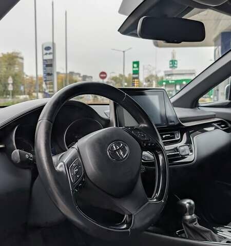 Тойота C-HR 2019 в Киеве на Automoto.ua Серый Тойота C-HR, объемом двигателя 1.8 л и пробегом 133 тыс. км за 21500 $, фото 10 на Automoto.ua