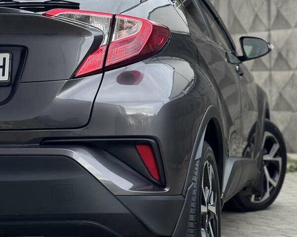 Серый Тойота C-HR, объемом двигателя 1.99 л и пробегом 136 тыс. км за 19300 $, фото 20 на Automoto.ua