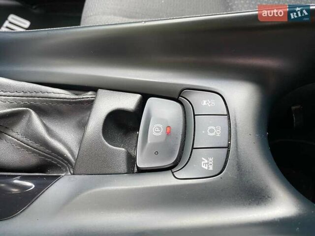 Серый Тойота C-HR, объемом двигателя 1.8 л и пробегом 128 тыс. км за 21300 $, фото 28 на Automoto.ua