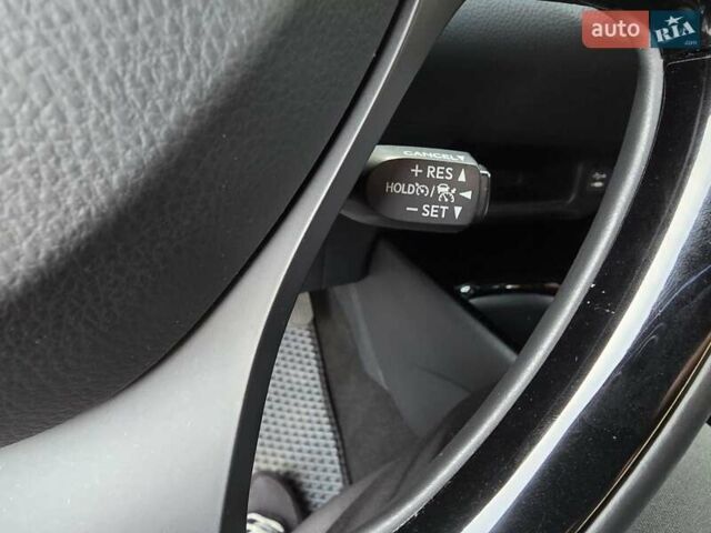 Сірий Тойота C-HR, об'ємом двигуна 1.8 л та пробігом 60 тис. км за 26500 $, фото 25 на Automoto.ua