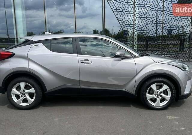Сірий Тойота C-HR, об'ємом двигуна 1.2 л та пробігом 62 тис. км за 20933 $, фото 17 на Automoto.ua