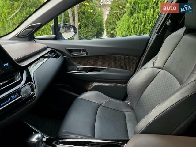 Сірий Тойота C-HR, об'ємом двигуна 1.8 л та пробігом 60 тис. км за 26500 $, фото 29 на Automoto.ua