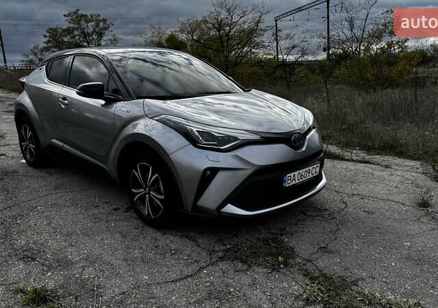 Серый Тойота C-HR, объемом двигателя 2 л и пробегом 99 тыс. км за 27000 $, фото 5 на Automoto.ua