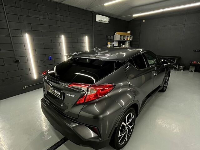 Серый Тойота C-HR, объемом двигателя 1.8 л и пробегом 16 тыс. км за 28000 $, фото 3 на Automoto.ua