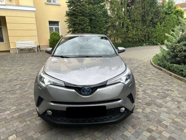 Серый Тойота C-HR, объемом двигателя 1.8 л и пробегом 77 тыс. км за 17900 $, фото 2 на Automoto.ua