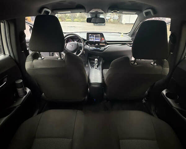 Серый Тойота C-HR, объемом двигателя 1.99 л и пробегом 80 тыс. км за 20500 $, фото 14 на Automoto.ua