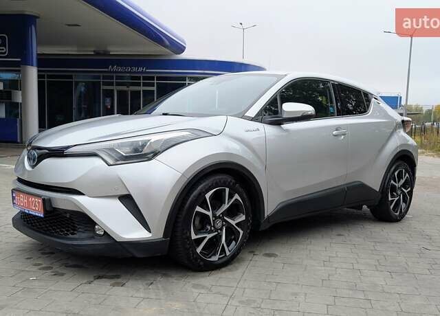 Тойота C-HR 2019 в Киеве на Automoto.ua Серый Тойота C-HR, объемом двигателя 1.8 л и пробегом 133 тыс. км за 21500 $, фото 6 на Automoto.ua
