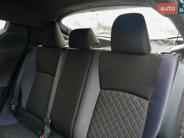 Серый Тойота C-HR, объемом двигателя 2 л и пробегом 28 тыс. км за 22400 $, фото 28 на Automoto.ua