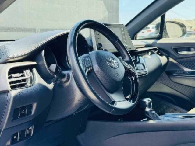Сірий Тойота C-HR, об'ємом двигуна 2 л та пробігом 68 тис. км за 7400 $, фото 2 на Automoto.ua