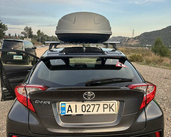 Серый Тойота C-HR, объемом двигателя 1.99 л и пробегом 60 тыс. км за 17900 $, фото 12 на Automoto.ua