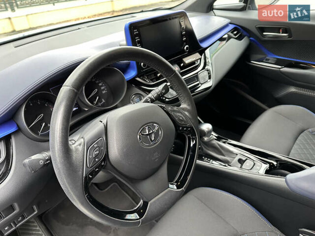 Сірий Тойота C-HR, об'ємом двигуна 1.2 л та пробігом 25 тис. км за 23900 $, фото 24 на Automoto.ua