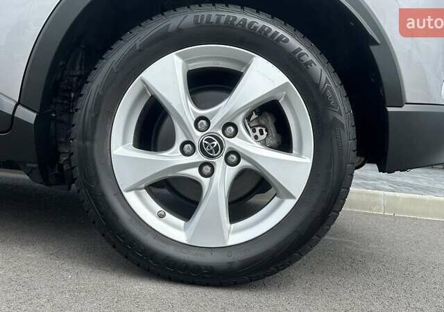 Серый Тойота C-HR, объемом двигателя 1.2 л и пробегом 62 тыс. км за 20077 $, фото 10 на Automoto.ua