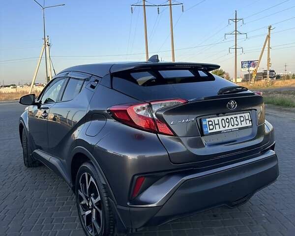 Серый Тойота C-HR, объемом двигателя 1.99 л и пробегом 136 тыс. км за 17000 $, фото 1 на Automoto.ua