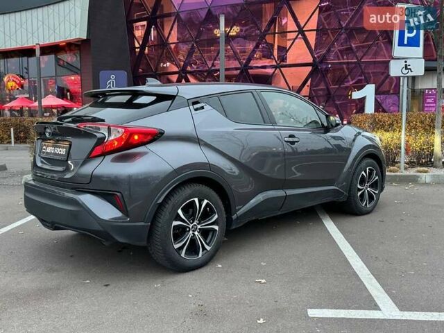 Серый Тойота C-HR, объемом двигателя 2 л и пробегом 57 тыс. км за 20990 $, фото 6 на Automoto.ua