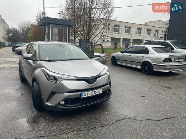 Серый Тойота C-HR, объемом двигателя 1.99 л и пробегом 80 тыс. км за 20500 $, фото 2 на Automoto.ua