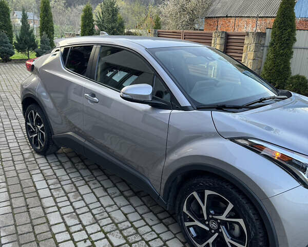 Серый Тойота C-HR, объемом двигателя 1.99 л и пробегом 53 тыс. км за 21000 $, фото 1 на Automoto.ua