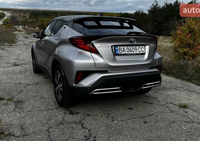 Серый Тойота C-HR, объемом двигателя 2 л и пробегом 99 тыс. км за 27000 $, фото 4 на Automoto.ua