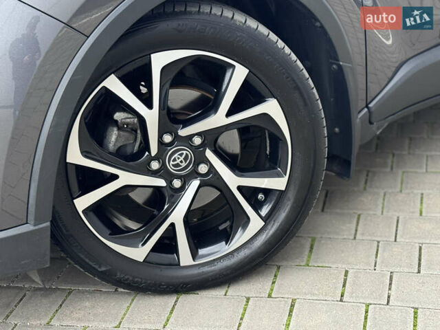 Серый Тойота C-HR, объемом двигателя 1.99 л и пробегом 136 тыс. км за 19300 $, фото 5 на Automoto.ua