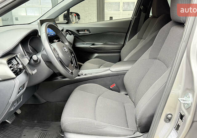 Сірий Тойота C-HR, об'ємом двигуна 1.2 л та пробігом 42 тис. км за 23000 $, фото 9 на Automoto.ua
