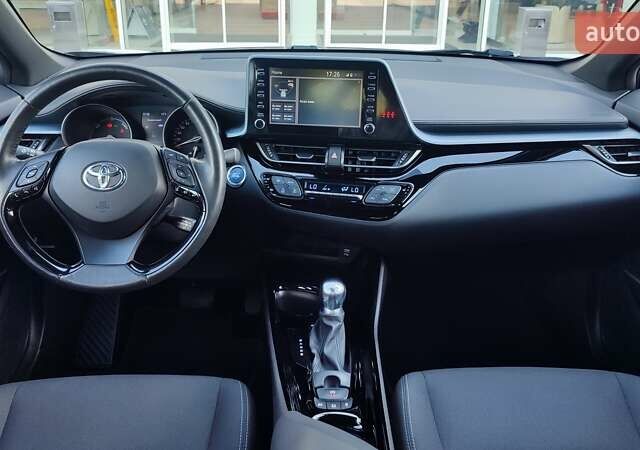 Сірий Тойота C-HR, об'ємом двигуна 1.8 л та пробігом 89 тис. км за 26391 $, фото 7 на Automoto.ua