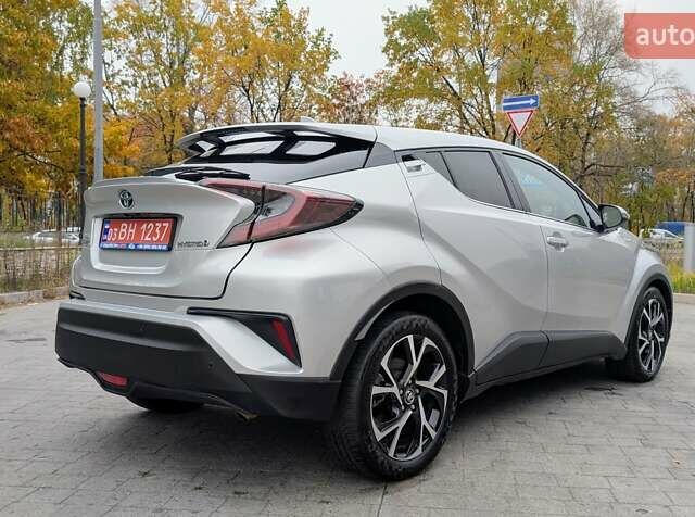 Тойота C-HR 2019 в Киеве на Automoto.ua Серый Тойота C-HR, объемом двигателя 1.8 л и пробегом 133 тыс. км за 21500 $, фото 5 на Automoto.ua