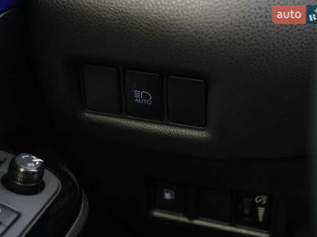 Серый Тойота C-HR, объемом двигателя 2 л и пробегом 28 тыс. км за 22400 $, фото 16 на Automoto.ua