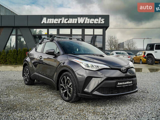 Серый Тойота C-HR, объемом двигателя 2 л и пробегом 28 тыс. км за 22400 $, фото 2 на Automoto.ua