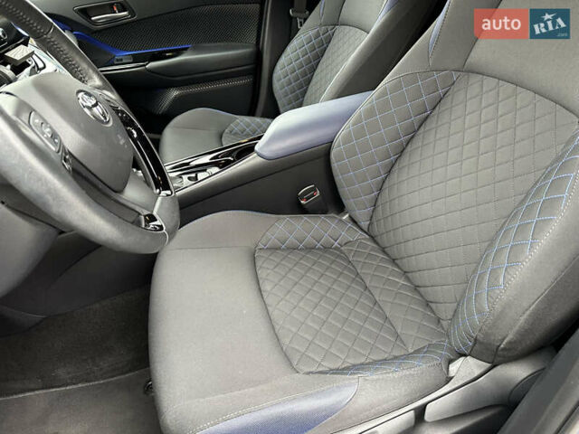 Сірий Тойота C-HR, об'ємом двигуна 1.2 л та пробігом 25 тис. км за 23900 $, фото 25 на Automoto.ua