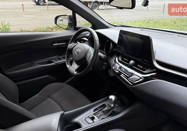 Сірий Тойота C-HR, об'ємом двигуна 1.2 л та пробігом 42 тис. км за 23000 $, фото 16 на Automoto.ua