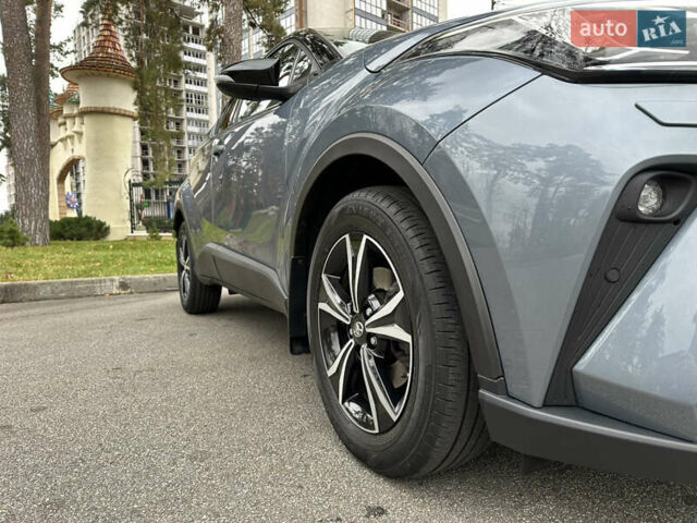 Сірий Тойота C-HR, об'ємом двигуна 1.2 л та пробігом 25 тис. км за 23900 $, фото 15 на Automoto.ua