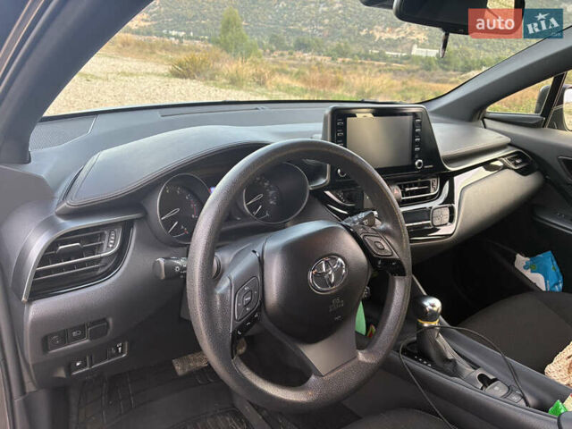 Серый Тойота C-HR, объемом двигателя 1.99 л и пробегом 60 тыс. км за 17900 $, фото 3 на Automoto.ua