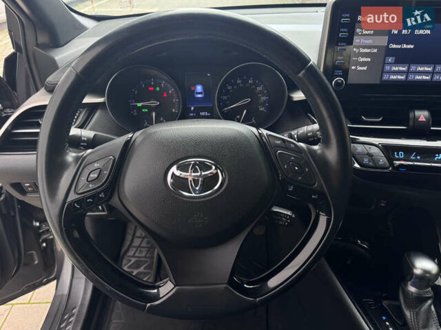 Серый Тойота C-HR, объемом двигателя 1.99 л и пробегом 136 тыс. км за 19300 $, фото 77 на Automoto.ua