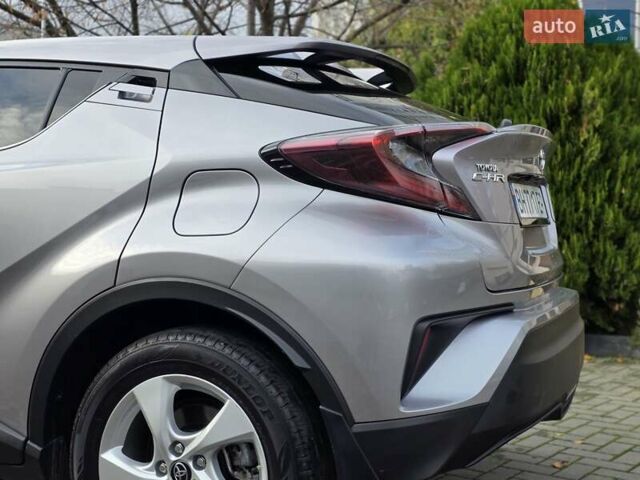 Сірий Тойота C-HR, об'ємом двигуна 1.8 л та пробігом 60 тис. км за 26500 $, фото 21 на Automoto.ua