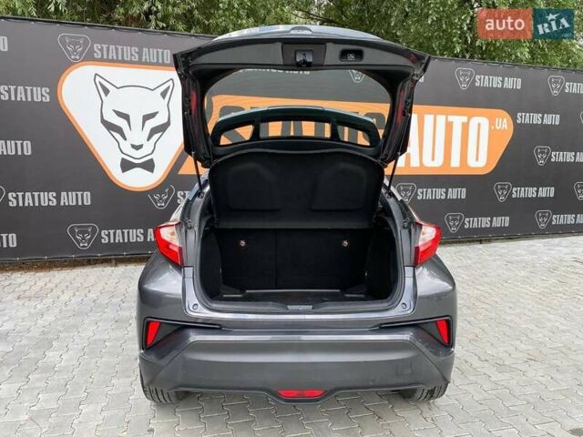 Серый Тойота C-HR, объемом двигателя 1.8 л и пробегом 128 тыс. км за 21300 $, фото 10 на Automoto.ua