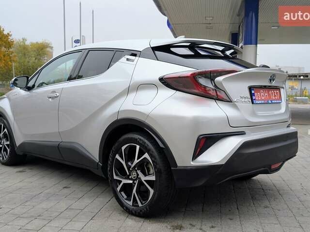 Тойота C-HR 2019 в Киеве на Automoto.ua Серый Тойота C-HR, объемом двигателя 1.8 л и пробегом 133 тыс. км за 21500 $, фото 1 на Automoto.ua