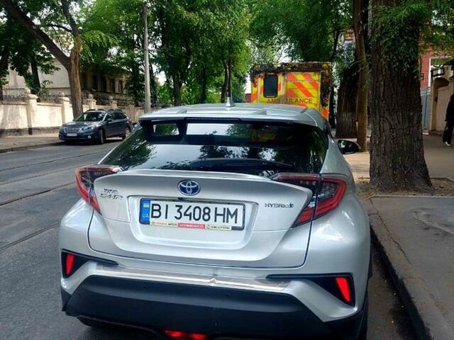 Серый Тойота C-HR, объемом двигателя 1.8 л и пробегом 60 тыс. км за 28800 $, фото 3 на Automoto.ua