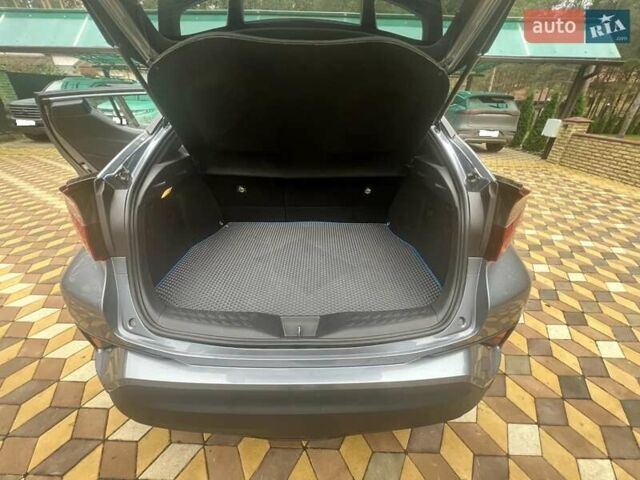 Сірий Тойота C-HR, об'ємом двигуна 1.8 л та пробігом 125 тис. км за 25000 $, фото 7 на Automoto.ua