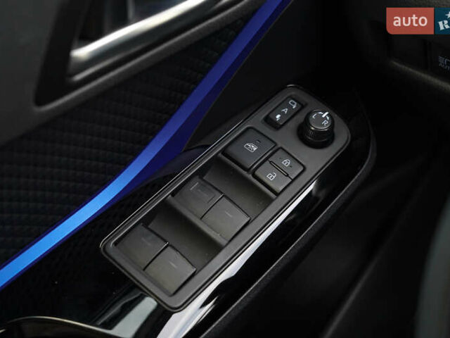 Серый Тойота C-HR, объемом двигателя 2 л и пробегом 28 тыс. км за 22400 $, фото 15 на Automoto.ua