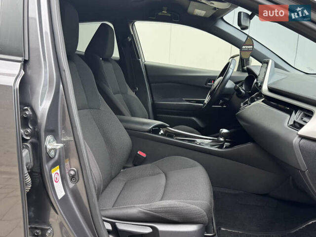 Серый Тойота C-HR, объемом двигателя 1.99 л и пробегом 136 тыс. км за 19300 $, фото 60 на Automoto.ua