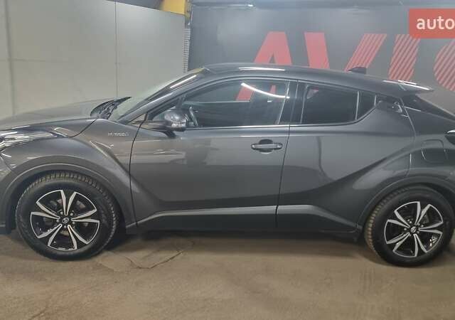 Сірий Тойота C-HR, об'ємом двигуна 1.8 л та пробігом 86 тис. км за 23800 $, фото 2 на Automoto.ua