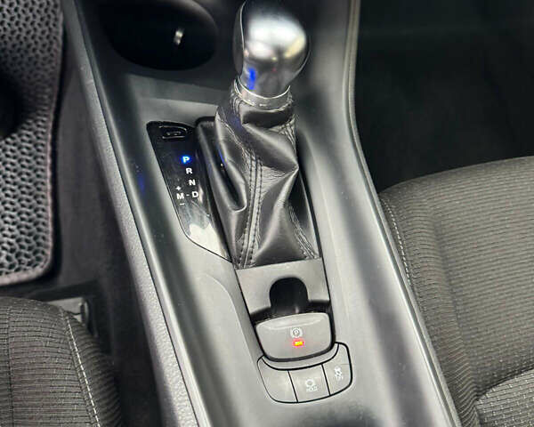 Серый Тойота C-HR, объемом двигателя 1.99 л и пробегом 80 тыс. км за 20500 $, фото 12 на Automoto.ua