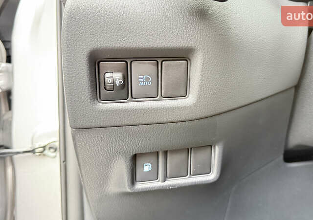 Сірий Тойота C-HR, об'ємом двигуна 1.2 л та пробігом 42 тис. км за 23000 $, фото 12 на Automoto.ua